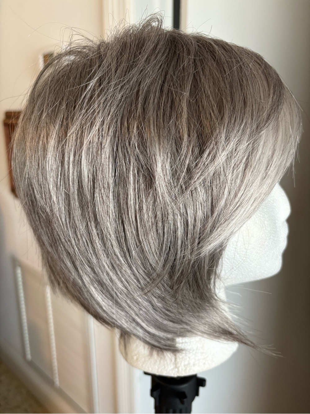 NORIKO in Silver Gray Short Synthetic Wig! Like new. Basic cap! Bangs.